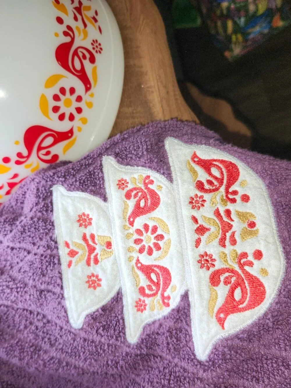 Pyrex friendship pattern various sizes and towel